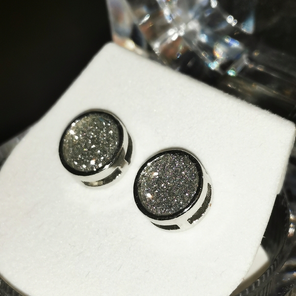 Earrings - Picture 1 of 1